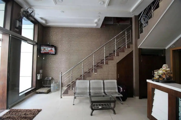 Hotel Saina International