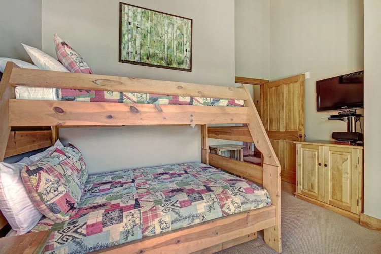 2317 Red Hawk Lodge by RedAwning
