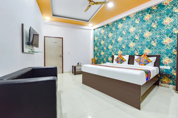 Fabhotel Sarvika