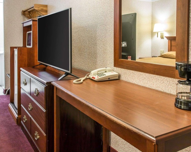 Rodeway Inn photo 6