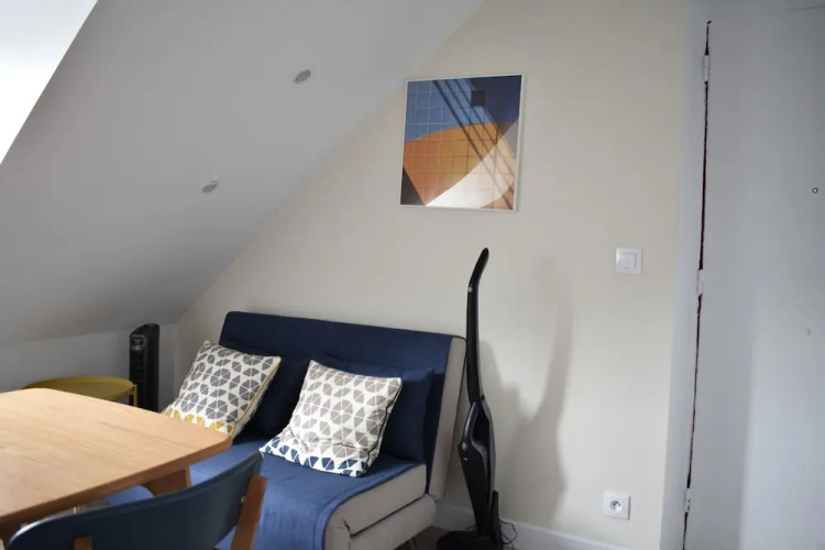 Cosy Renovated 1 Bedroom Apartment in 10th - Image 9