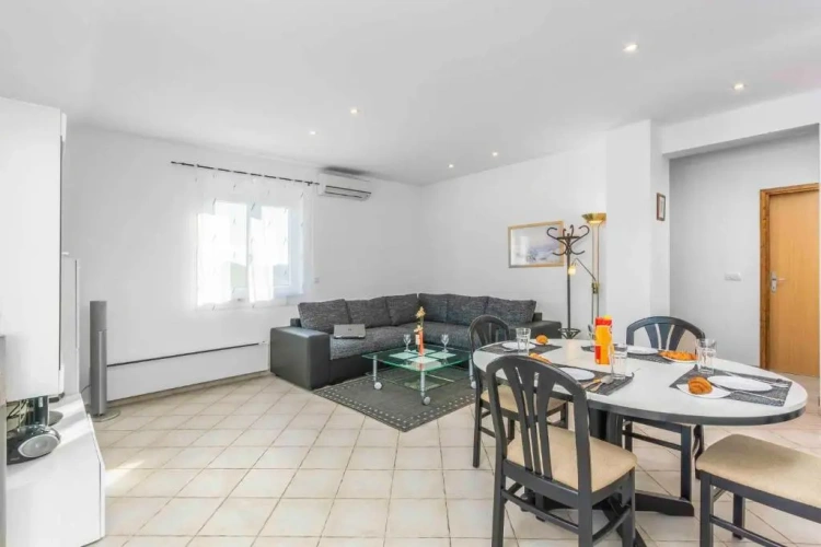 2 Bedrooms Villa