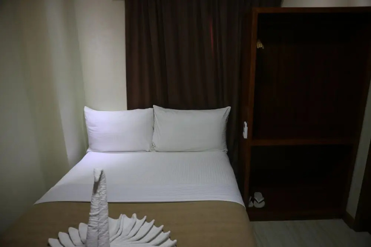 Candice Lucy Hotel Caticlan