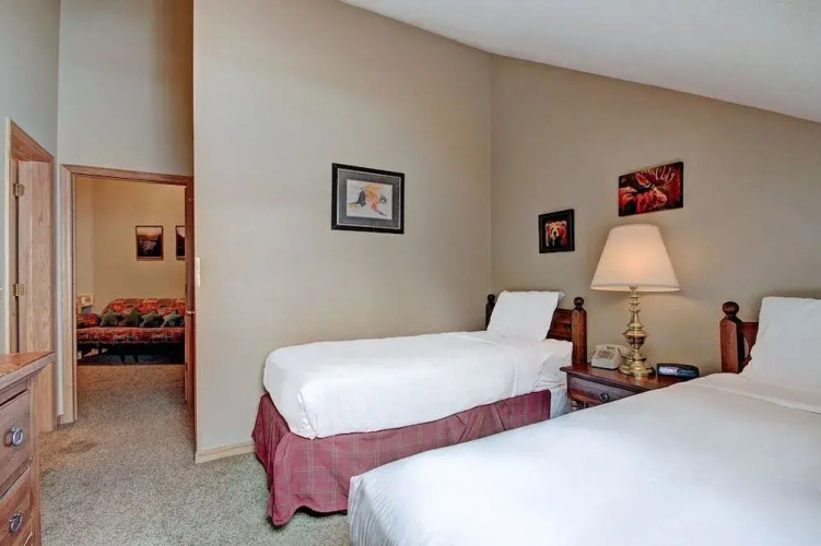 River Mnt Lodge W323