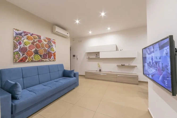 2 Bedrooms Quadruple Family Apartment