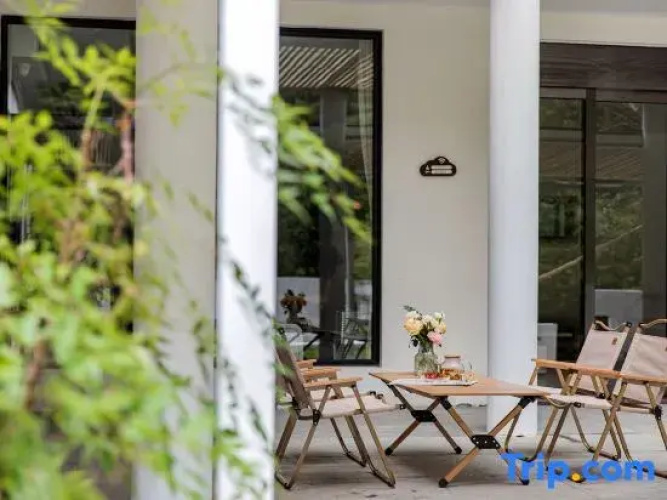 Anji Riverside Inn