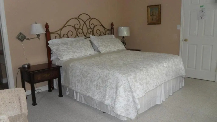 Paradise Grove Bed & Breakfast