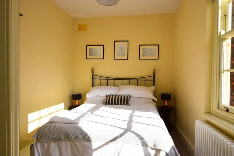 14 St Saviour's Place
