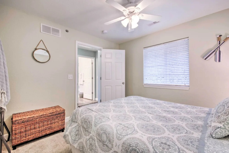 Screened Balcony w/ Views: Sleek Lake Ozark Gem!