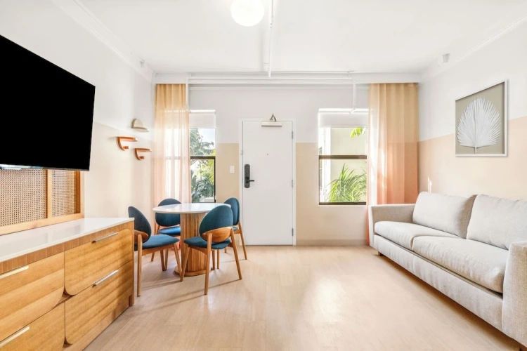 2 Bedrooms Villa