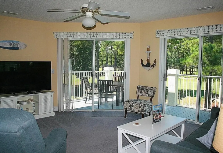 1107m 1 Bedroom Condo by Redawning