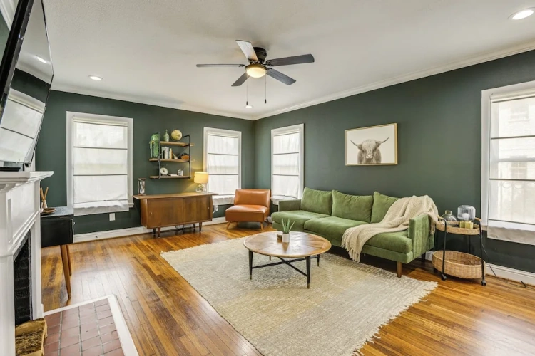 2 Bedrooms Apartment