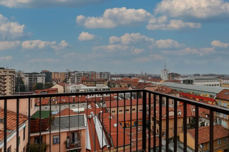 JOIVY Sleek Flat W/Balcony
