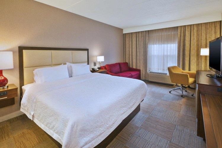 Hampton Inn & Suites Providence/Warwick-Airport