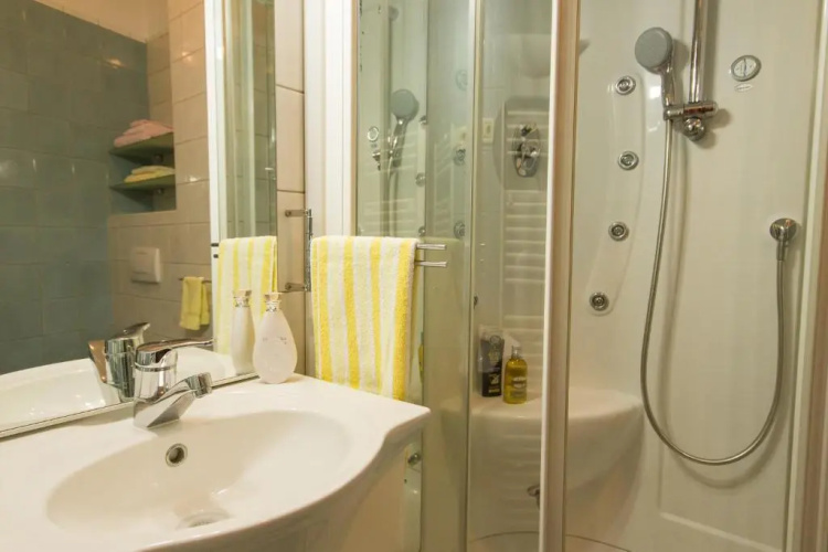 Seaside Apartment Gold 1row