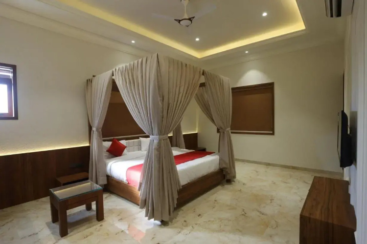 Hotel Ratna Vilas Palace