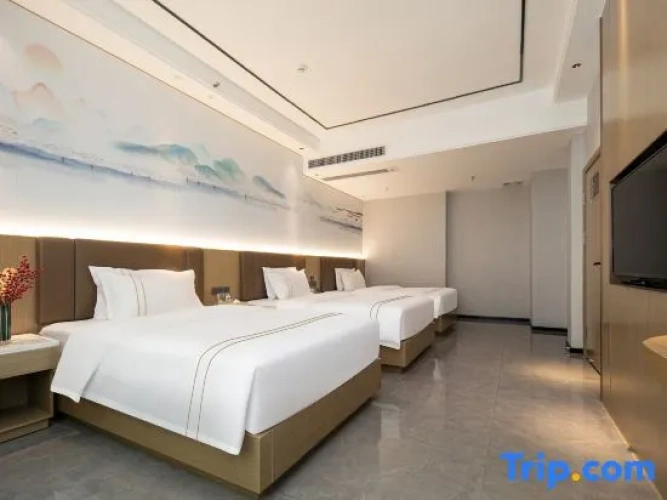 Deluxe Triple Suite