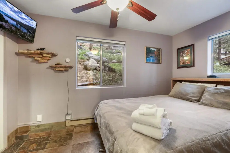 Ski In, Ski Out! 3 BDR Steps From Stagecoach Lift