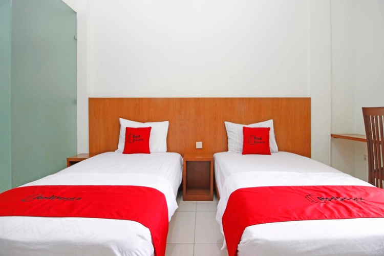 RedDoorz @ Turangga Sari