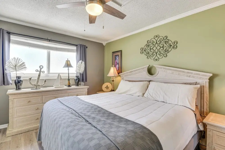 Beach & Pool Access: Regency Towers Condo in Pcb!