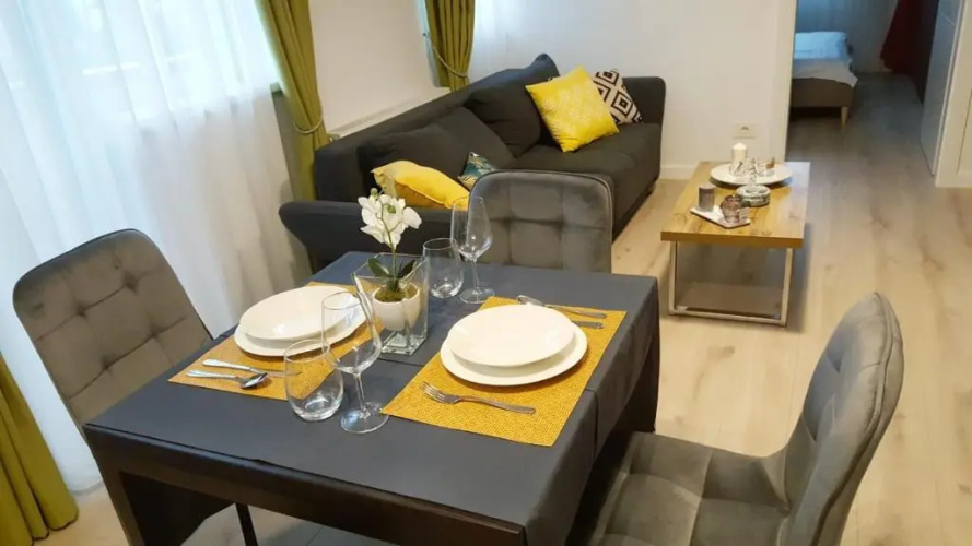 2 Bedrooms - Lovely Central Apartment