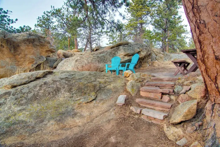 Charming Estes Park Cabin w/ 2 Private Patios!