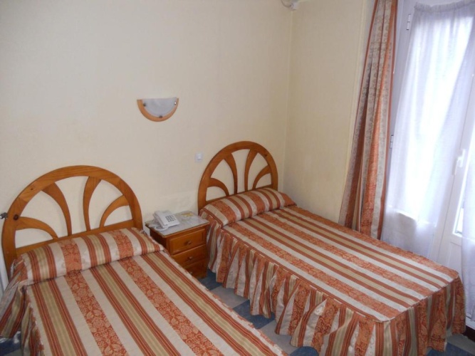 Standard Triple room