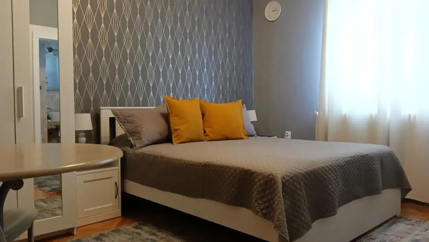 Crystal Room II