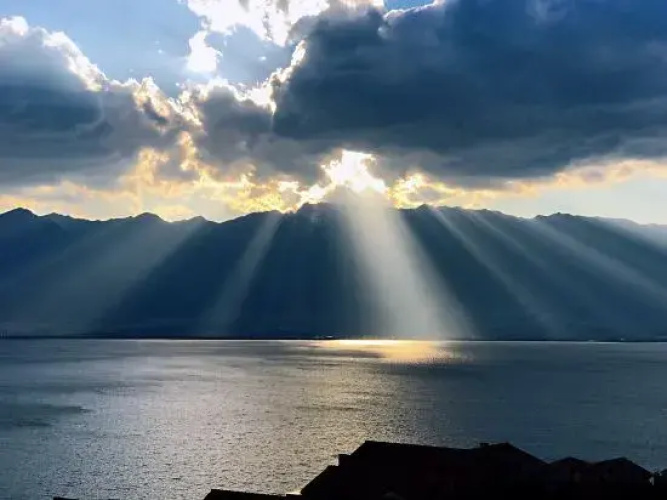 Haishanghua Lake View Villa