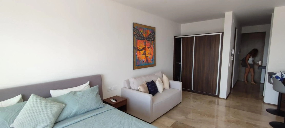 Menesse mitdtown2 , AVE 25TH