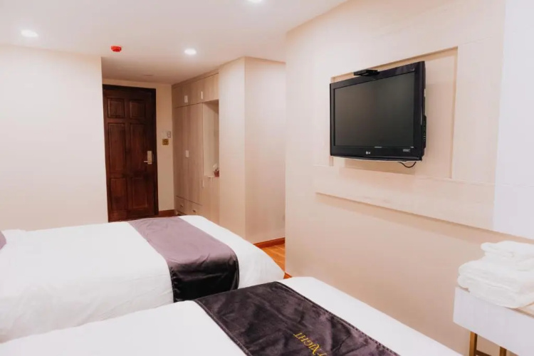 Silent Night Dem Lanh Hotel
