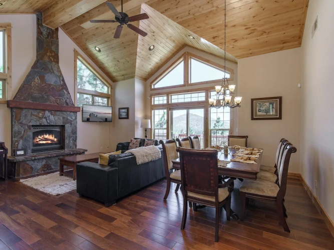 Stunning and Spacious in Truckee by RedAwning