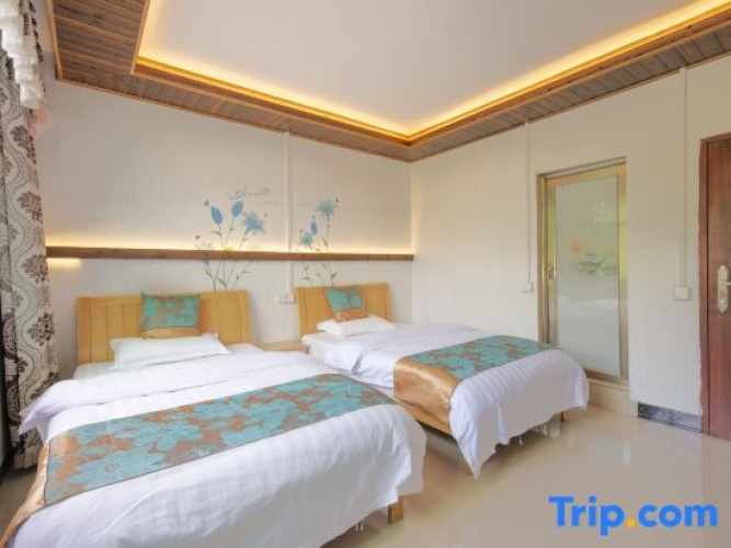 Standard Twin room with mountain view