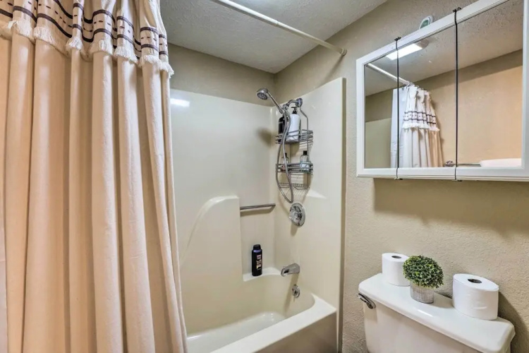 Balcony & Grill: Condo Near Table Rock Lake!