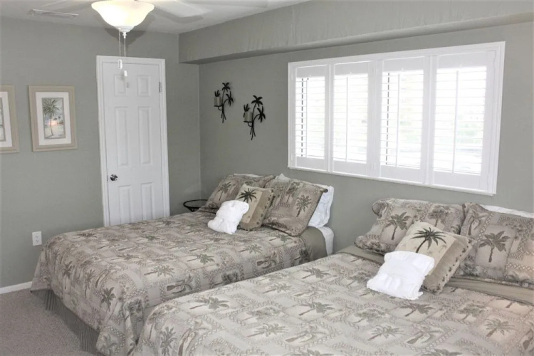 Jamaica Royale - 405 - 2 Br Condo