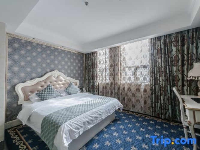 Quadruple Family Suite