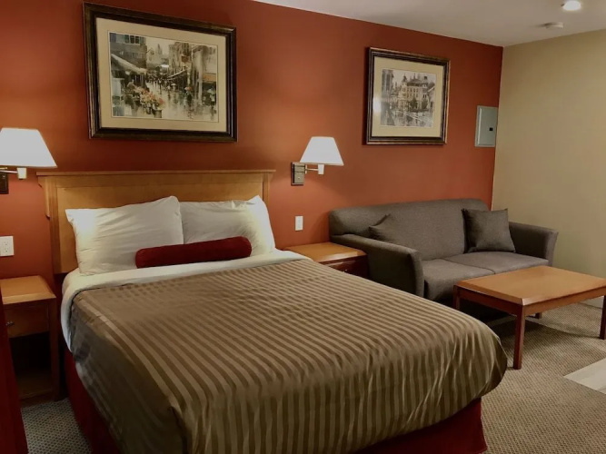Sahara Suites