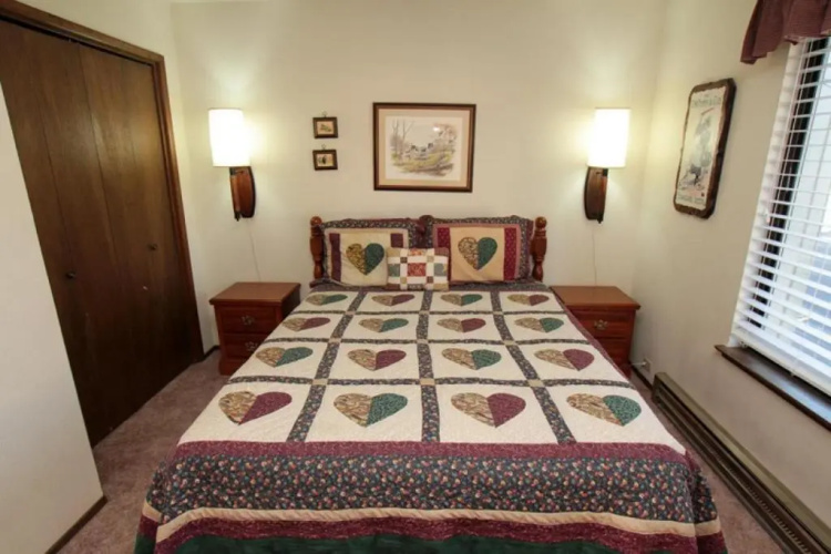 Discovery 4 #128, Loft
