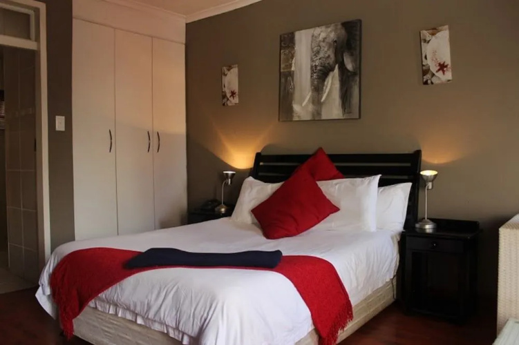 Flamboyant Guest Lodge
