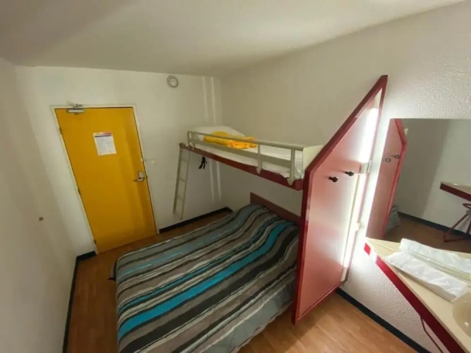 Economy room