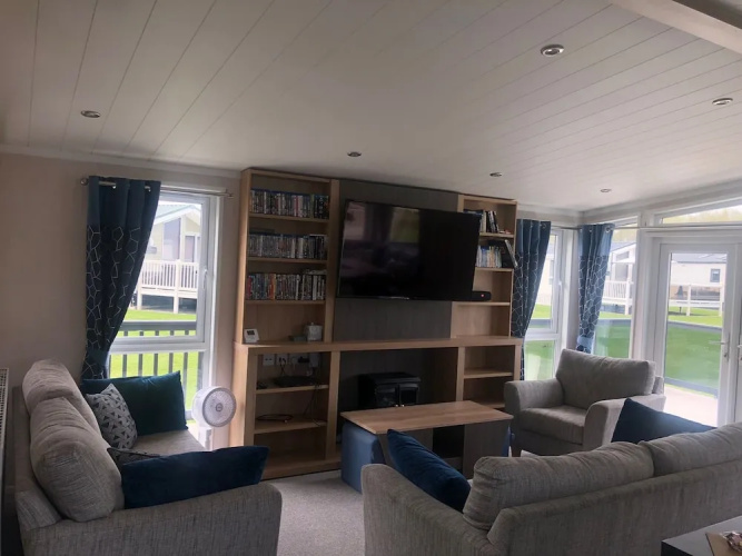 7 Guests - 3 Bedrooms - Pool - Balcony - Parking