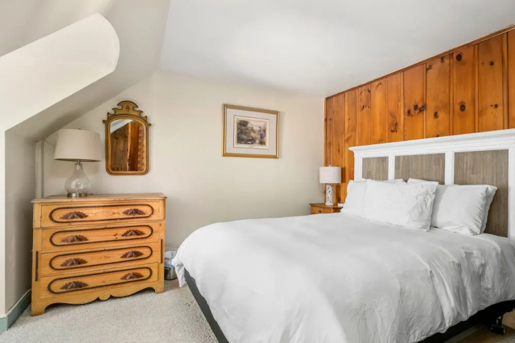 Isaiah Hall Bed & Breakfast Inn