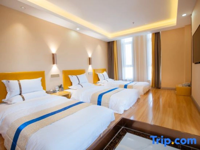 Standard Triple Family room