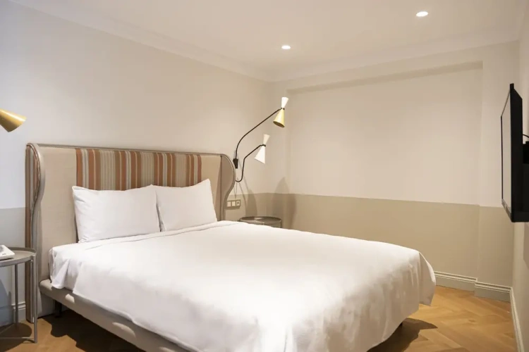 Superior Double Basement room