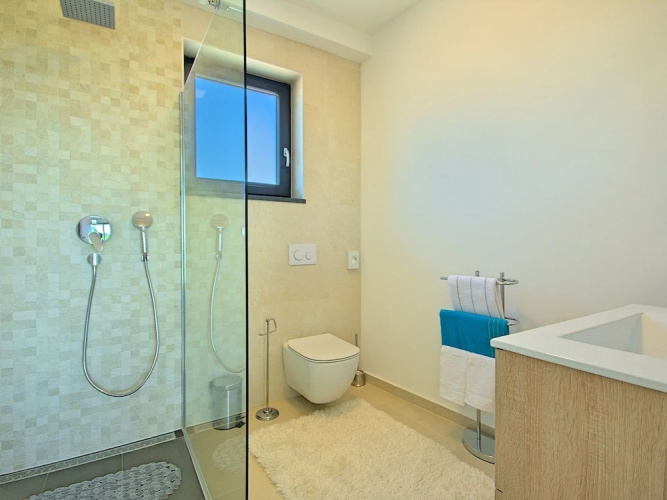 Luxurious Villa in Porec With Jacuzzi