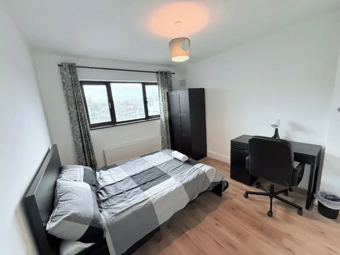 Fountain House-sleeps 5-central Dagenham-parking