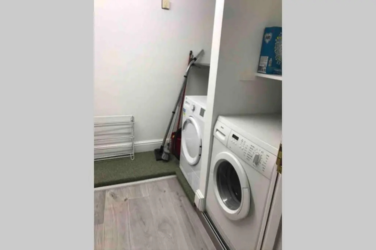 Flat 1, 22 the square