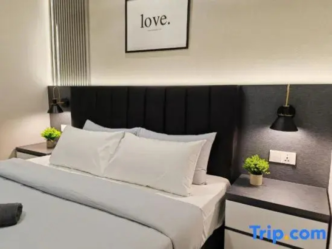 Piccadilly Greentown Premium Suites by IWH Suites