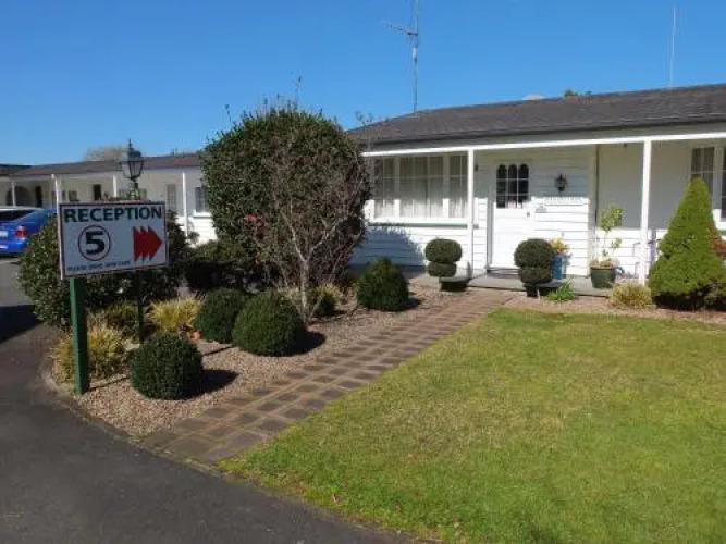 Colonial Court Motel Over view