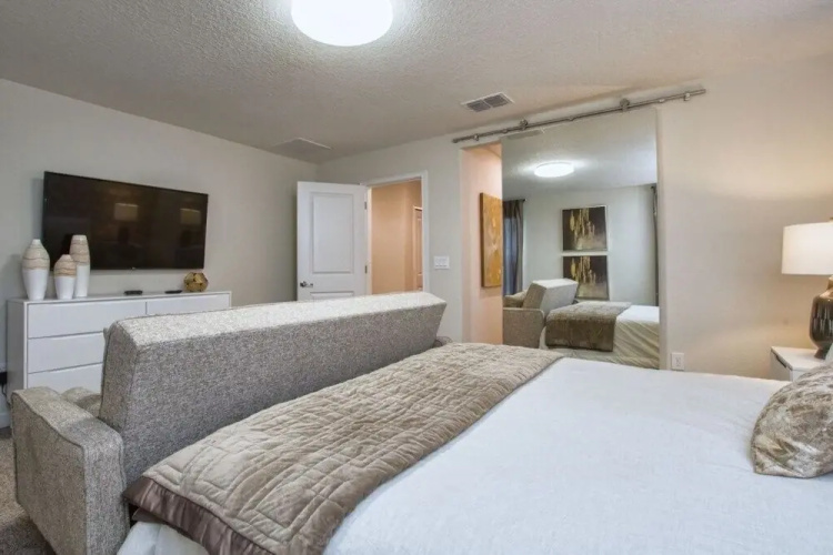 4718sh - Storey Lake